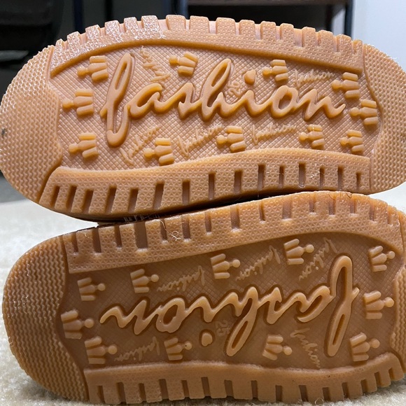 Comfy Comfy Kids Boots - Picture 2 of 6